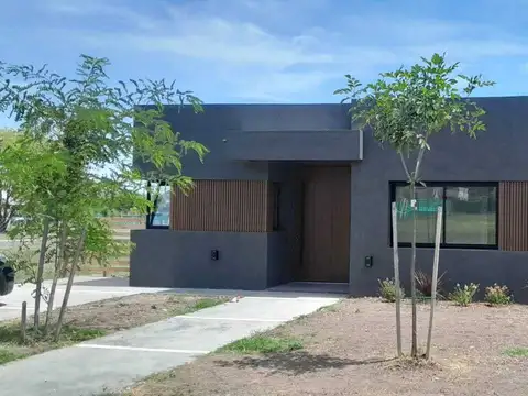 Casa Chalet  en Venta en Santa Sofía, Pilar del Este, Pilar