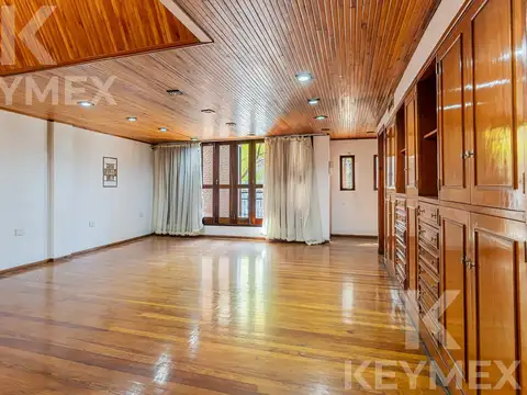 Casa en Venta con 6 cocheras