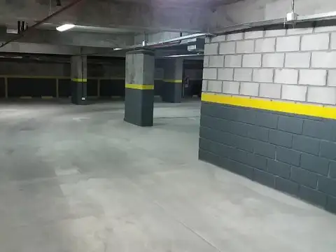 Ultimas Cocheras en Córdoba y Medrano. Excelente ubicación.