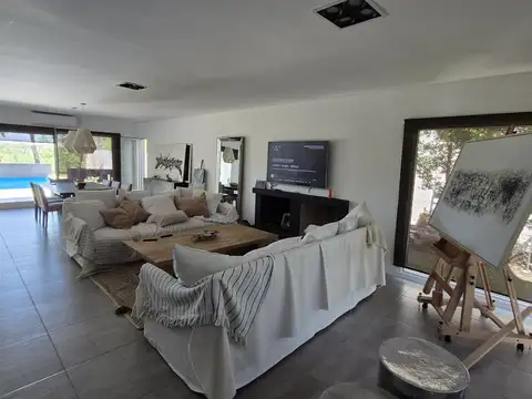 Casa 6 ambientes con 3 baños