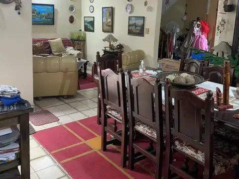Casa 5 ambientes con 2 baños