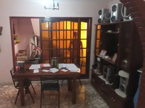 VENTA DE CASA EN BLOQUE MORON OPORTUNIDAD