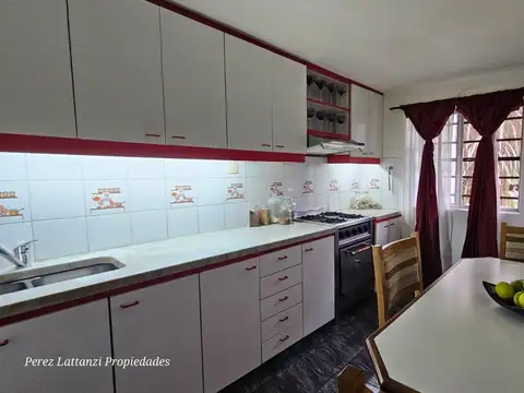 Casa 4 ambientes con 2 baños