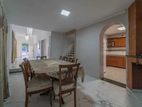 Casa 4 ambientes con 2 baños