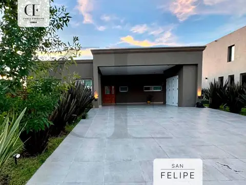 Casa en venta c/ cochera en Canning