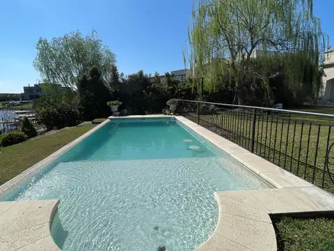 Casa 6 ambientes con 5 baños