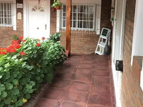 Casa en Venta con 4 cocheras