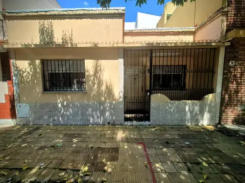 VENTA DE CASA 3 AMBIENTES EN ZONA COMERCIAL - WILDE