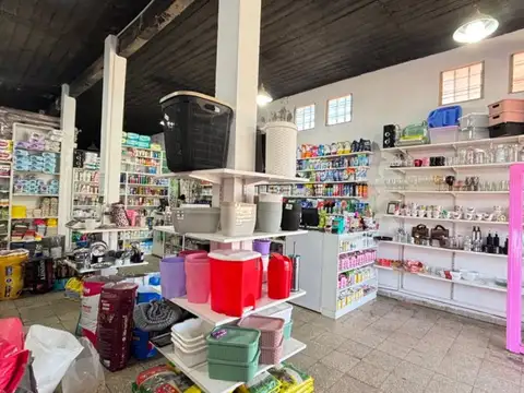 VENTA LOCAL COMERCIAL. CON DEPARTAMENTOS  MERLO