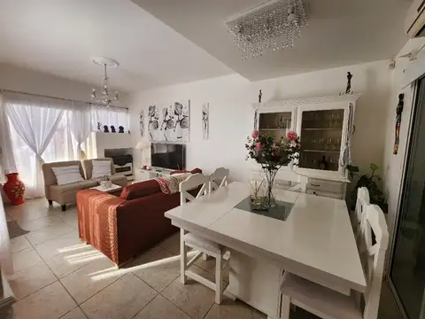 Depto Tipo Casa en Venta con 1 cocheras