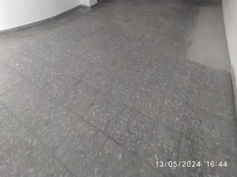 EXCELENTE LOCAL comercial en la mejor zona de FISHERTON.