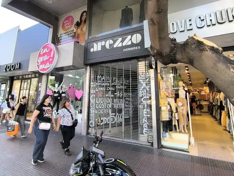 Local en Alquiler en Flores, $ 4.900.000