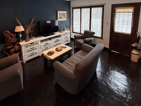 Casa 4 ambientes con 2 baños