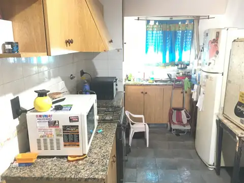 Venta en block. Galpón con dos departamentos