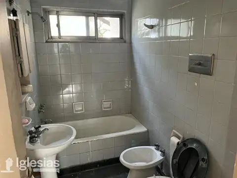 Departamento de cuatro ambientes en Barrio Autopista