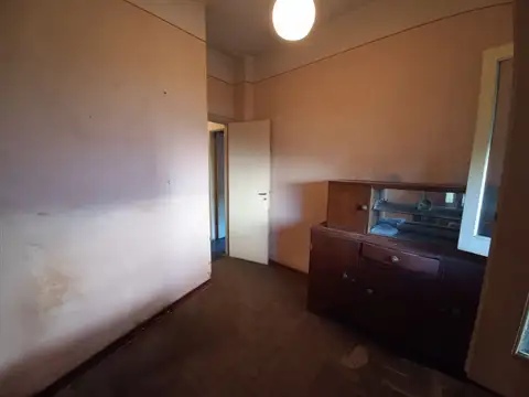 Casa a reciclar en muy buena ubicación 