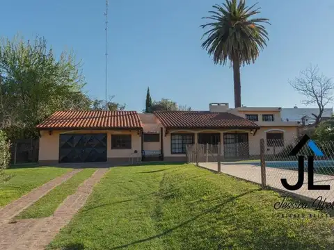 Casa en Venta en Capilla del Señor con parque de 1700 m2 en el casco urbano.