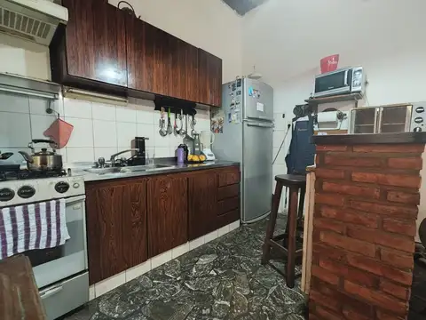 Casa 4 ambientes con 2 baños