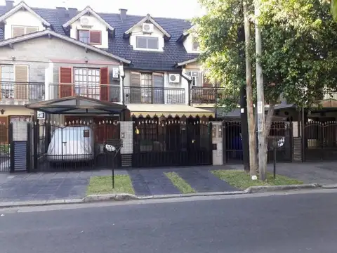 TRIPLEX 4 AMBIENTES APTO CREDITO