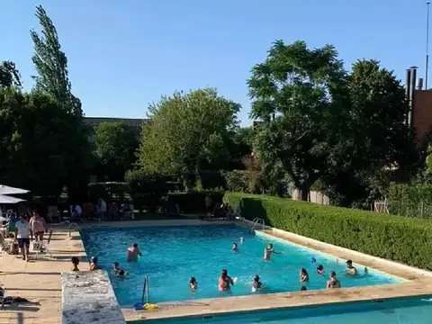 Departamento En Alquiler En Las Mercedes Con Jardín Y Parril