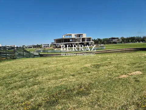 Venta Lote al Rio 1077 m2 Barrio El Yacht Nordelta