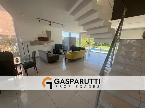 Casa Chalet en Venta en Los Sauces Pilar! Con Pileta!
