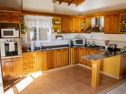 Casa en Venta con 10 cocheras