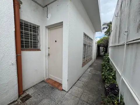 VENTA CASA CON PARQUE EN BANFIELD