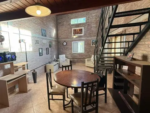 CASA CON PILETA A MTS DE R1 EN VENTA