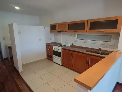 Departamento 1 dormitorio. Semipiso Doble Balcon. Centro, Quincho.