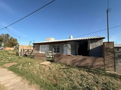 Casa en Alsina y San Martín - Winifreda
