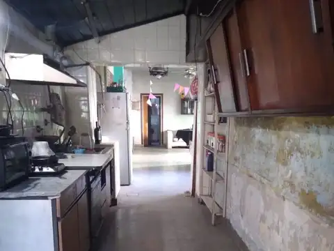 Casa 4 Ambientes PARA RECICLAR en Venta - Castelar Sur