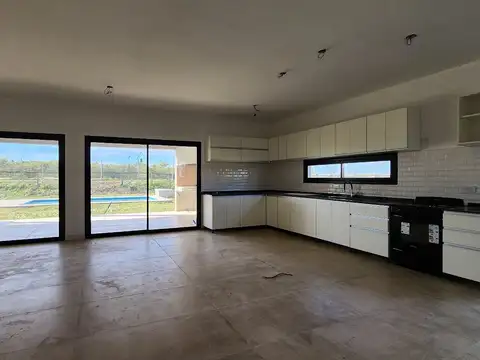 Casa 5 ambientes con 2 baños