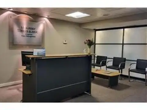 Oficina 9 ambientes con 1 baño