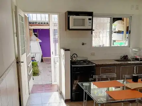 Casa 3 ambientes con 2 baños
