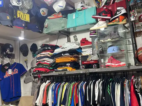 LOCAL COMERCIAL CON SOTANO 32 M2 PEATONAL BELGRANO. SE VENDE CON RENTA HASTA ENERO 2027 