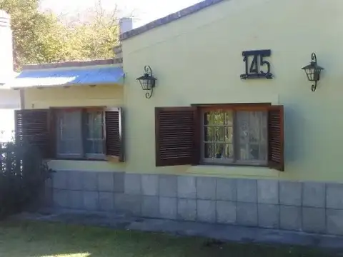 Casa en venta - 3 Dormitorios 1 Baño - Punta Indio