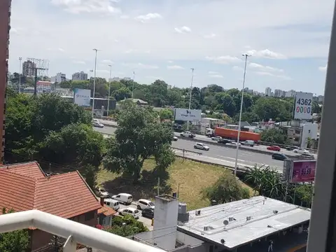 Excelente Monoambiente, Muy Luminoso, Al Frente Con Balcon