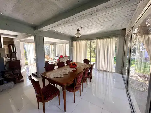 Casa en Venta con 3 cocheras