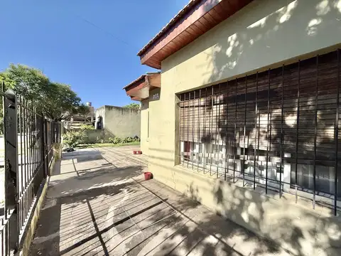 CASA AMERICANA EN VENTA 4 AMBIENTES CASTELAR SUR - APTA CREDITO