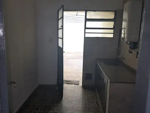 ALQUILER CASA DE TRES DORMITORIOS CON COCHERA