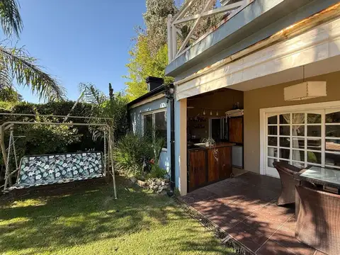 Casa 6 ambientes con 2 baños