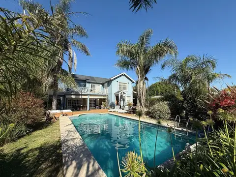 CASA 1200M 6 AMB C/PILETA, PARQUE,COCHERA,TERRAZA