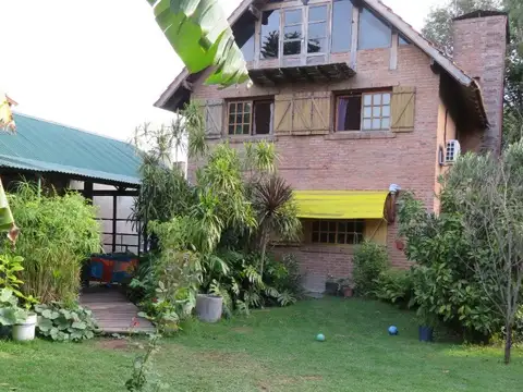 Casa en Venta con 2 cocheras