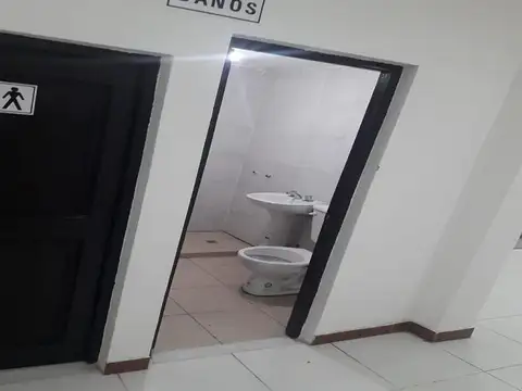 LOCALES     EXCELENTE UBICACION A MTS DE PLAZA CENTRAL