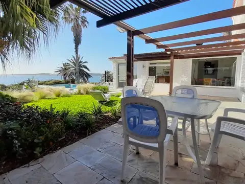 Casa 7 ambientes con 5 baños