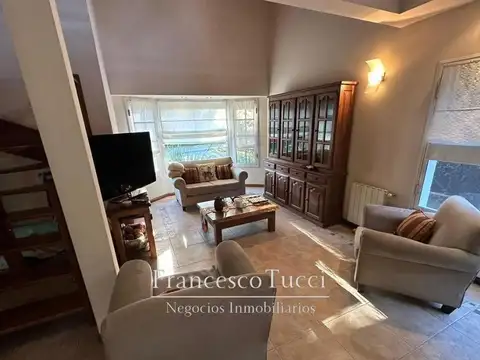 Casa 5 ambientes con 2 baños