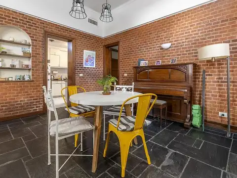 Depto Tipo Casa 4 ambientes con 2 baños