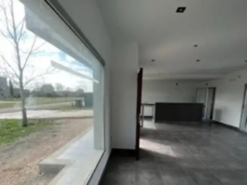 Casa 4 ambientes con 4 baños