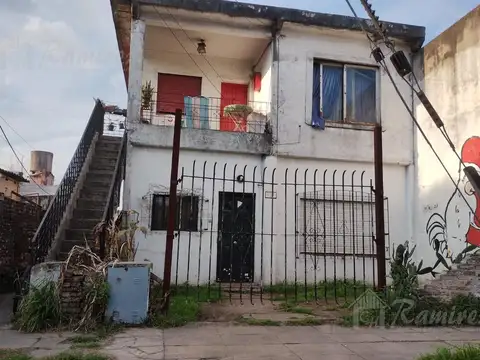 Casa en Venta 5 Amb. Castelar, A mts. Vergara - Moron